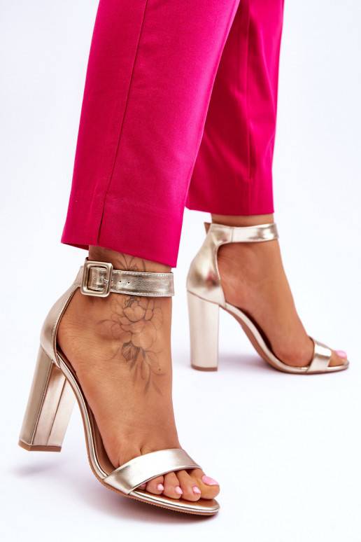 Sandaalid kõrge jämeda kontsaga... Sandaalid kõrge jämeda kontsaga...