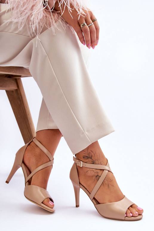 Moodsad sandaalid kõrge jämeda...