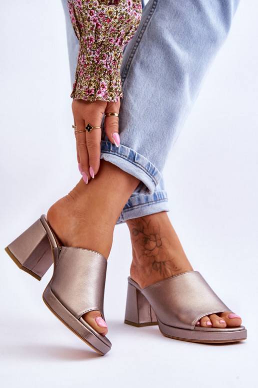 Moodsad plätud kõrge jämeda kontsaga...