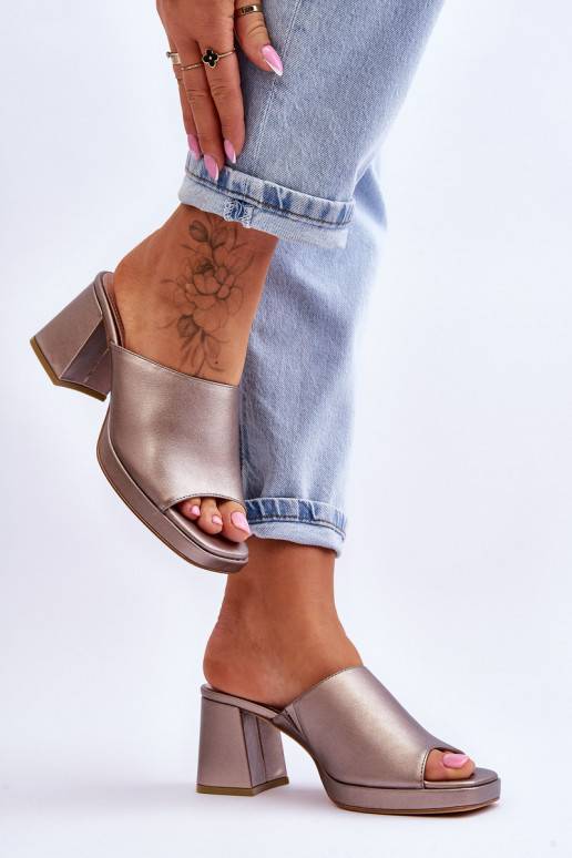 Moodsad plätud kõrge jämeda kontsaga...