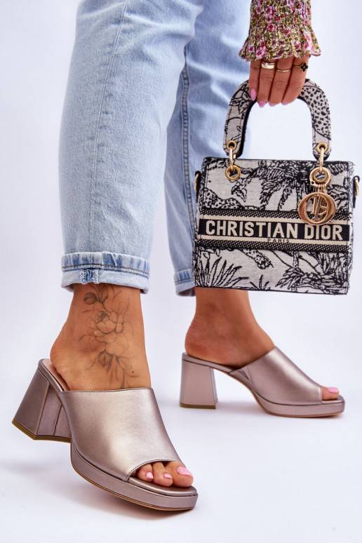 Moodsad plätud kõrge jämeda kontsaga...