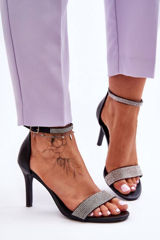 Õhukese kontsaga kingad mustad Perfecto