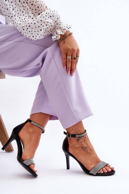 Õhukese kontsaga kingad mustad Perfecto