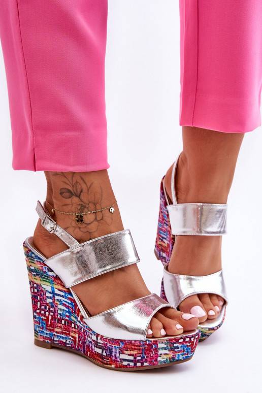 Platvormi sandaalid Hõbedat värvi... Platvormi sandaalid Hõbedat värvi...