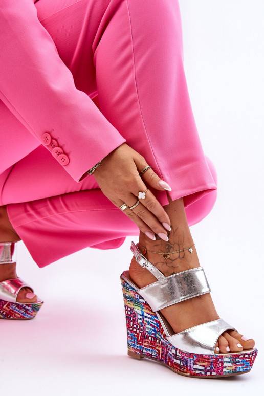 Platvormi sandaalid Hõbedat värvi... Platvormi sandaalid Hõbedat värvi...