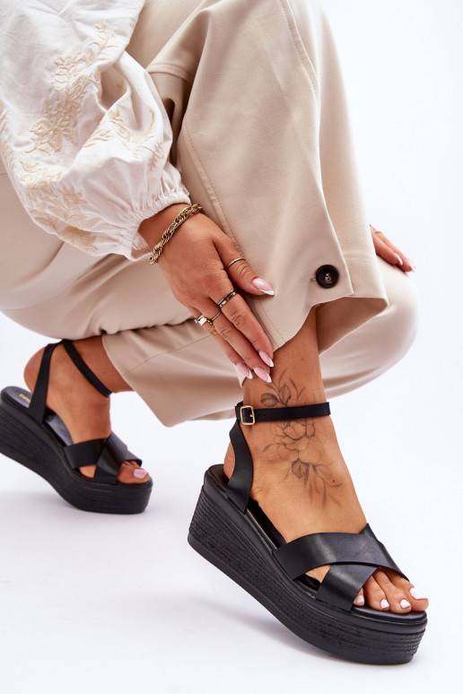 Mugavad platvormiga sandaalid mustad... Mugavad platvormiga sandaalid mustad...