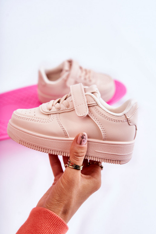 Laste jalanõud spordijalatsid... Laste jalanõud spordijalatsid...