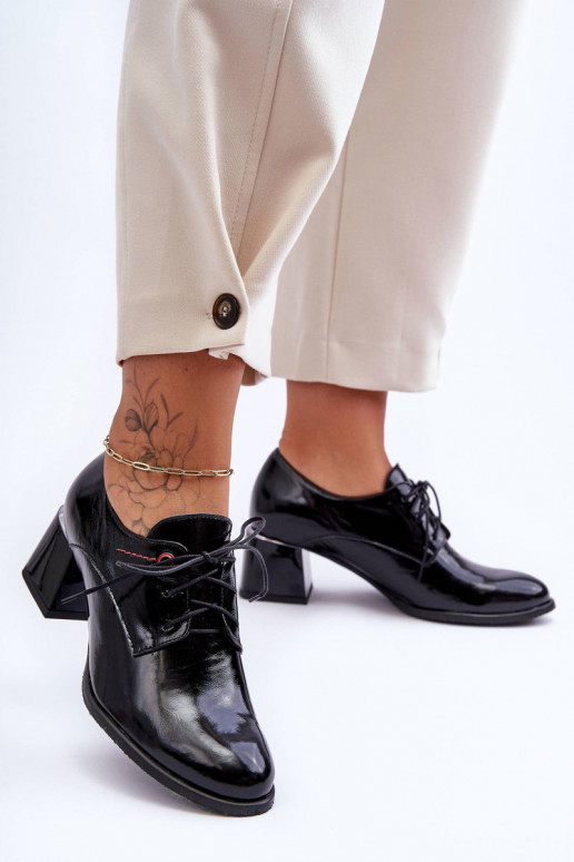 Stiilsed jalanõud kõrge jämeda... Stiilsed jalanõud kõrge jämeda...