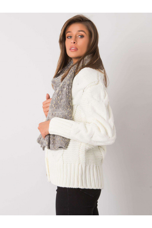 Naiste hall kullast niidiga sall