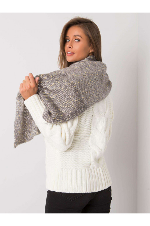 Naiste hall kullast niidiga sall